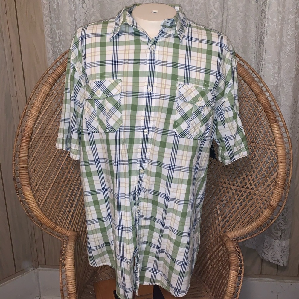 NWT St. John’s Bay Men’s Plaid Button Up Shirt